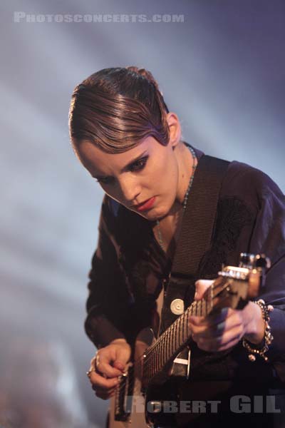 ANNA CALVI - 2013-09-26 - PARIS - Gaite Lyrique - 
